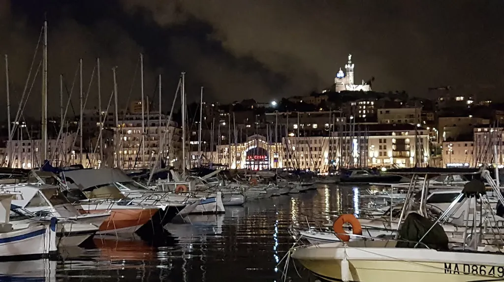 Le vieux port et la bonne mère vue de nuit